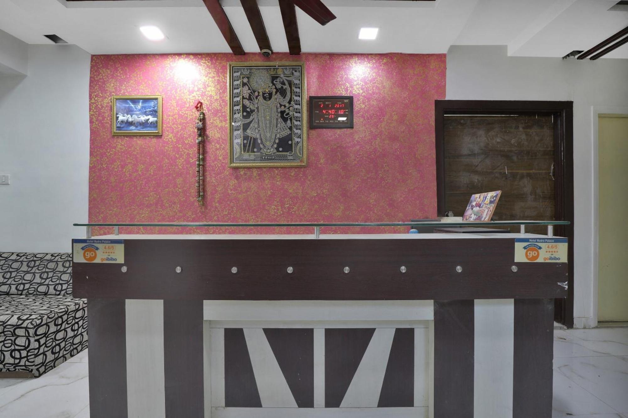 Hotel O Rudra Palace アーメダバード エクステリア 写真
