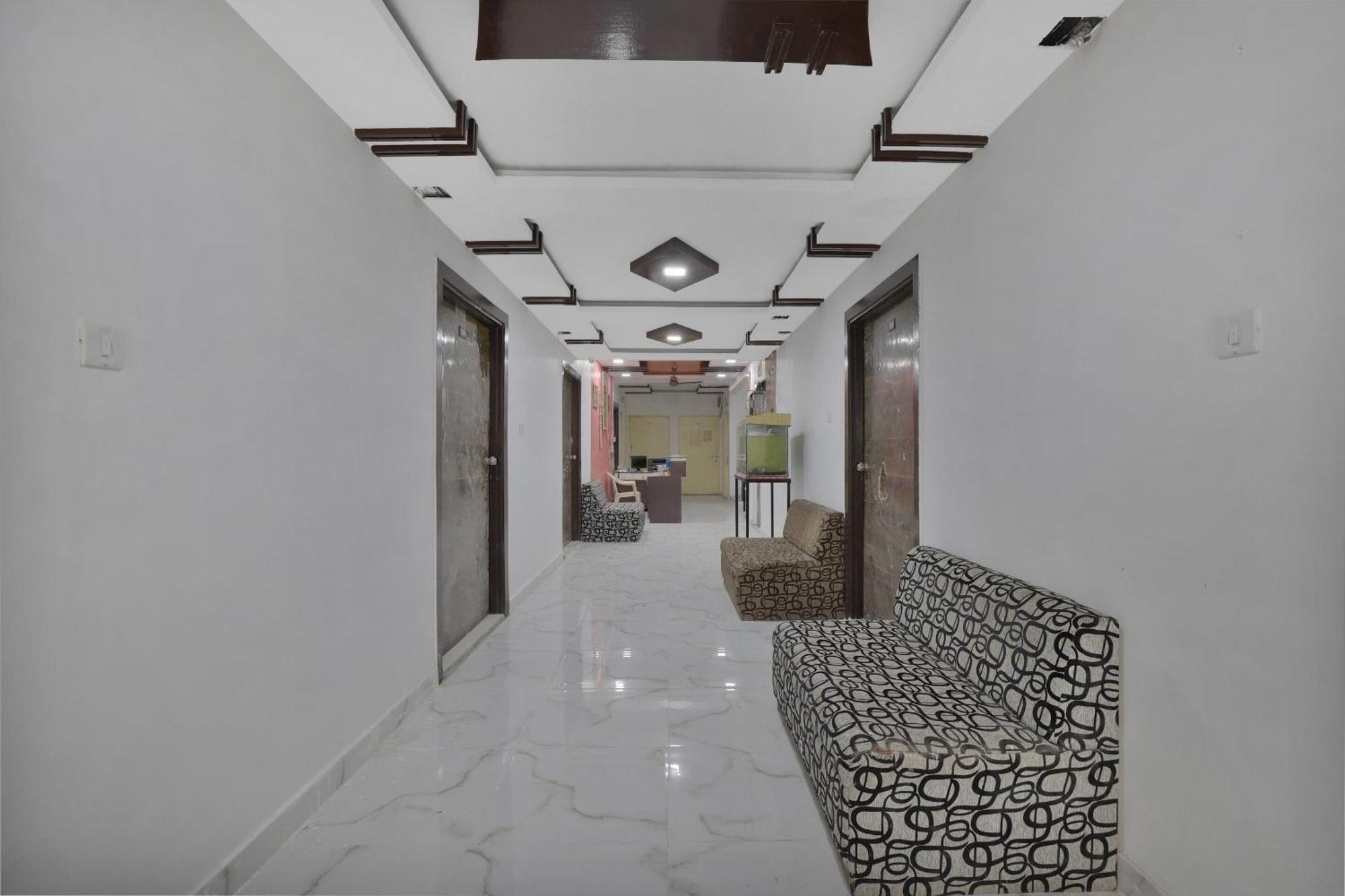 Hotel O Rudra Palace アーメダバード エクステリア 写真